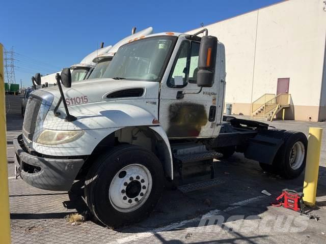 International 4400 Camiones tractor