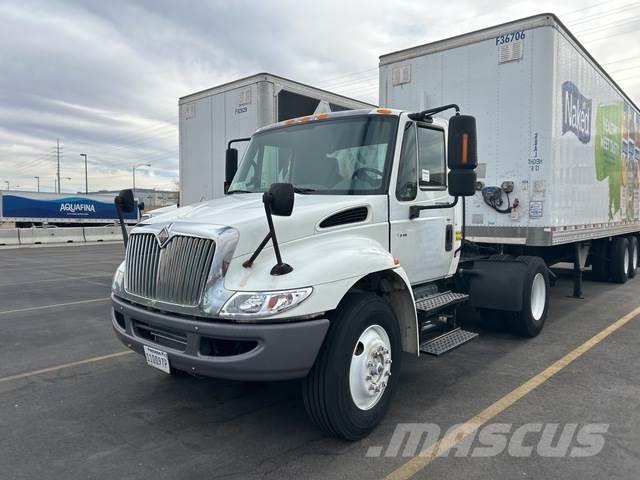 International 4400 Camiones tractor