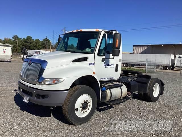 International 4400 Camiones tractor