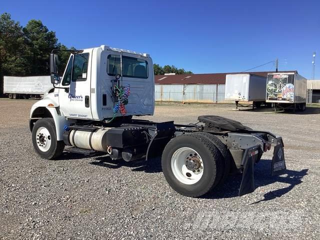 International 4400 Camiones tractor