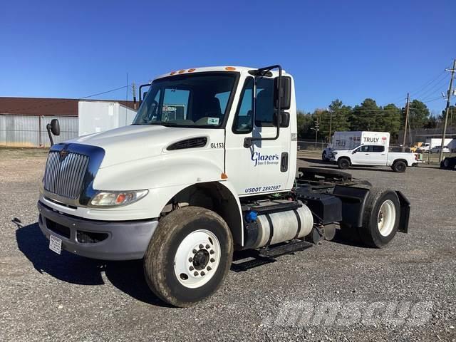 International 4400 Camiones tractor