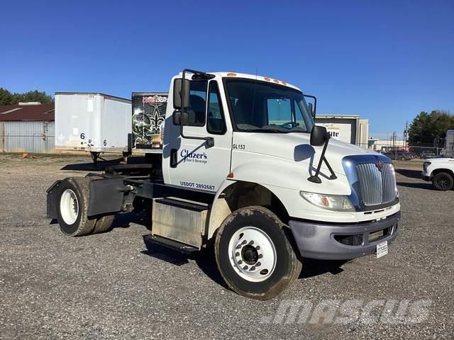 International 4400 Camiones tractor