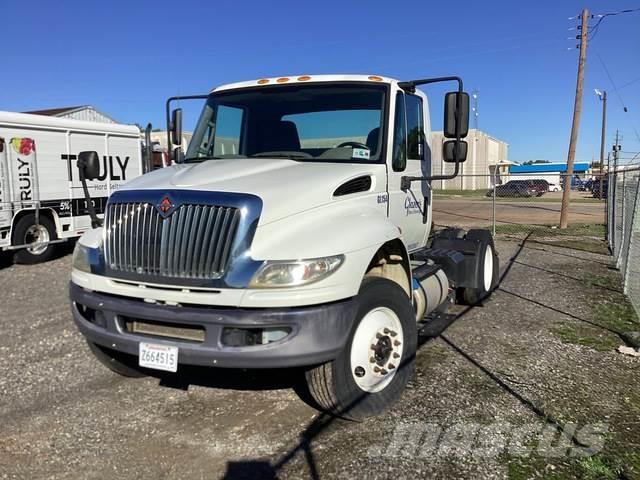 International 4400 Camiones tractor