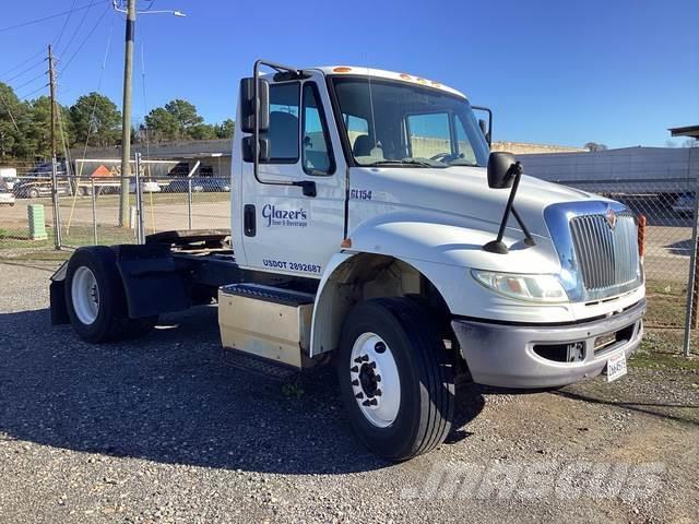 International 4400 Camiones tractor