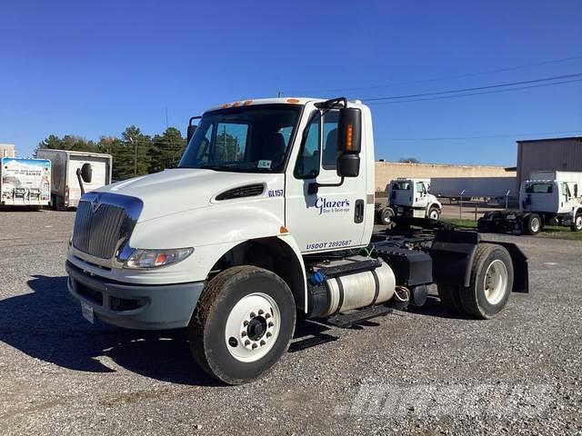 International 4400 Camiones tractor