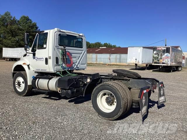 International 4400 Camiones tractor