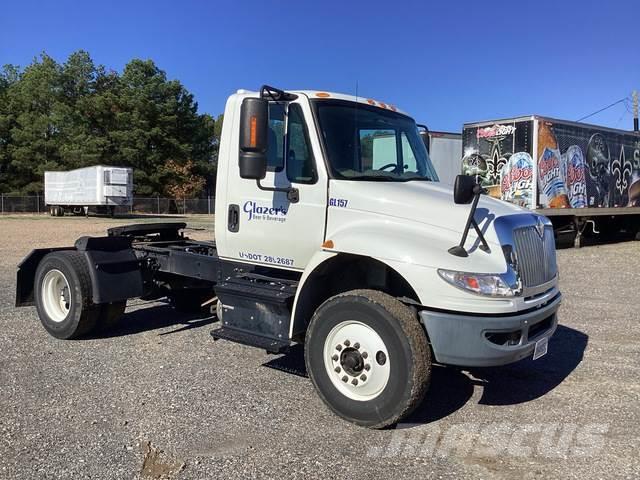 International 4400 Camiones tractor