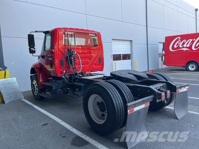 International 4400 Camiones tractor