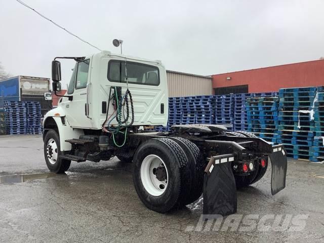 International 4400 Camiones tractor