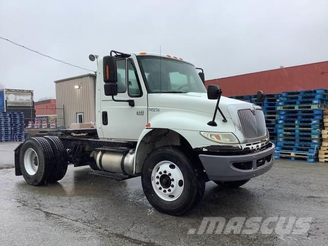 International 4400 Camiones tractor