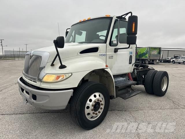 International 4400 Camiones tractor