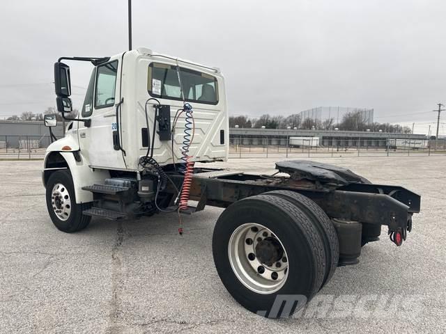 International 4400 Camiones tractor