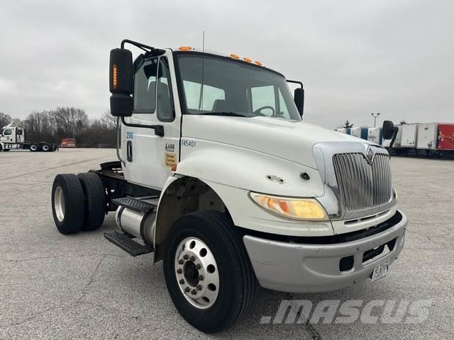 International 4400 Camiones tractor