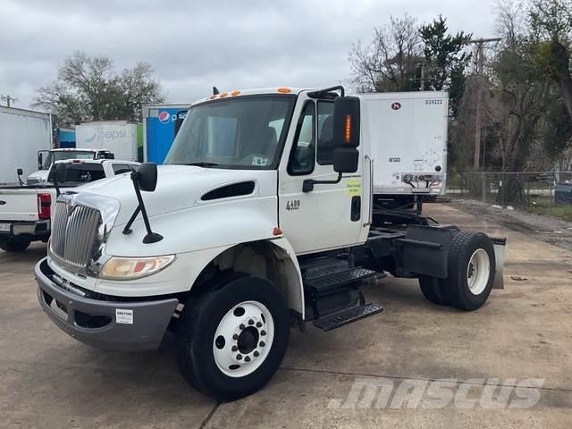 International 4400 Camiones tractor