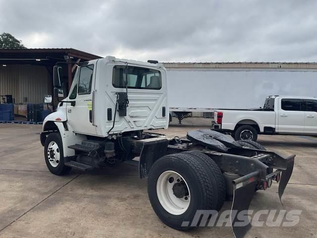 International 4400 Camiones tractor