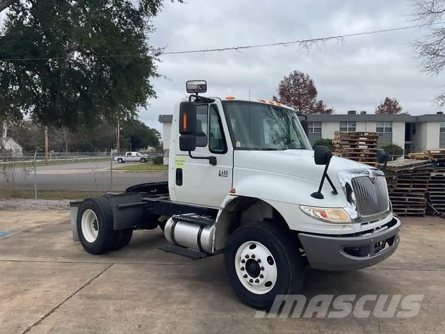 International 4400 Camiones tractor