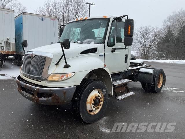 International 4400 Camiones tractor