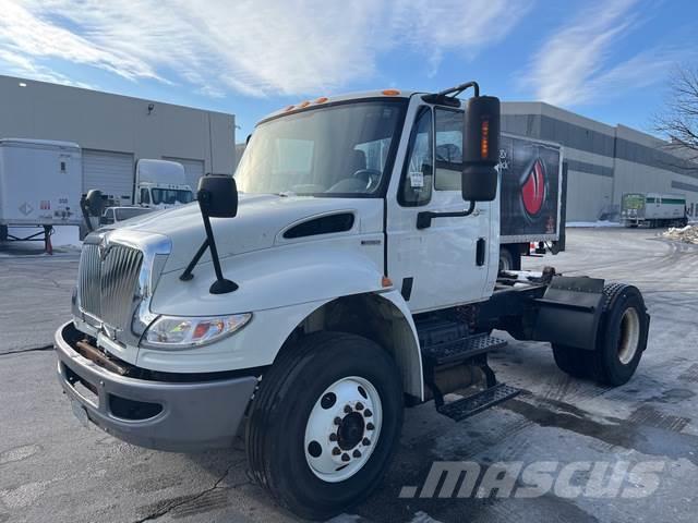 International 4400 Camiones tractor