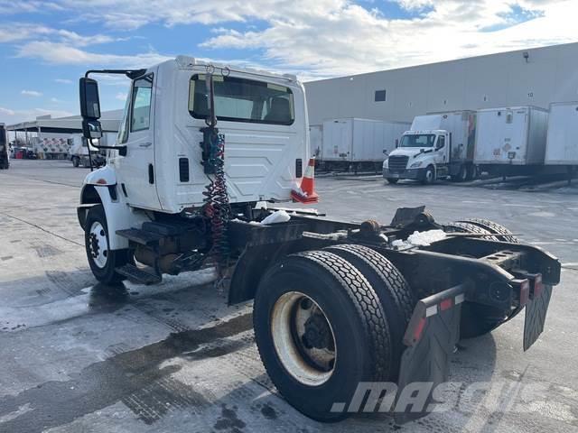 International 4400 Camiones tractor