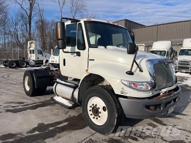 International 4400 Camiones tractor