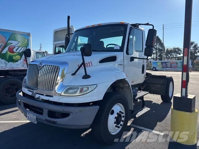 International 4400 Camiones tractor