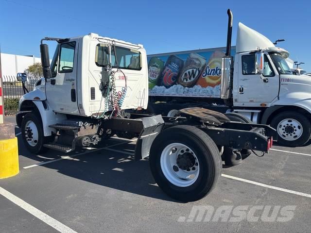 International 4400 Camiones tractor