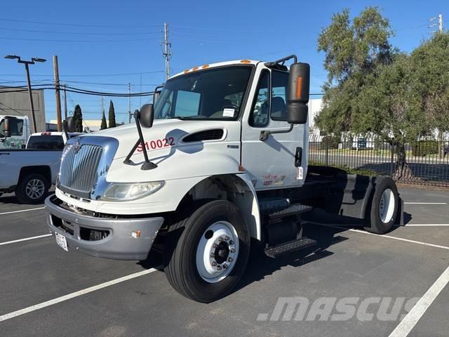 International 4400 Camiones tractor