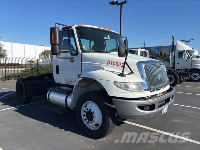 International 4400 Camiones tractor