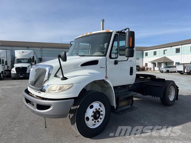 International 4400 Camiones tractor