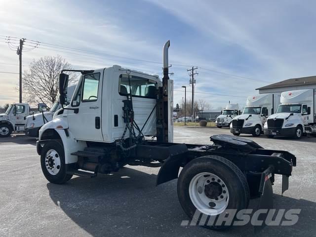 International 4400 Camiones tractor