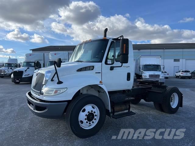 International 4400 Camiones tractor