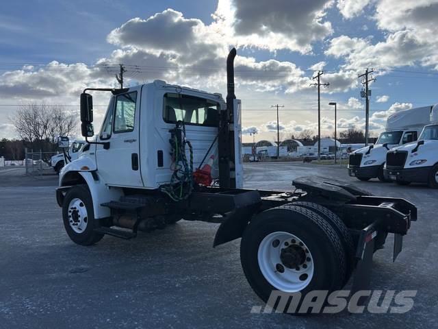 International 4400 Camiones tractor