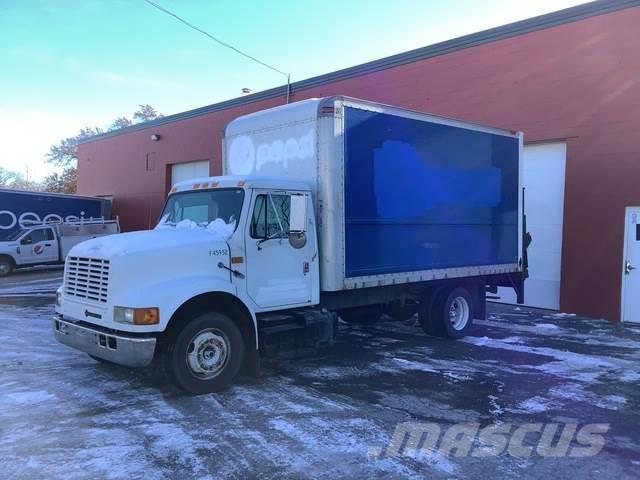 International 4700 Camiones con caja de remolque