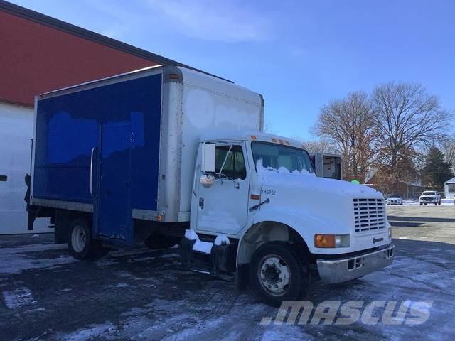 International 4700 Camiones con caja de remolque