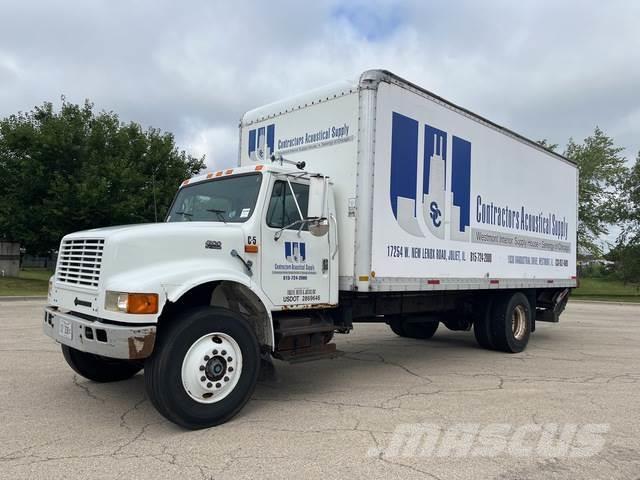 International 4900 Camiones con caja de remolque