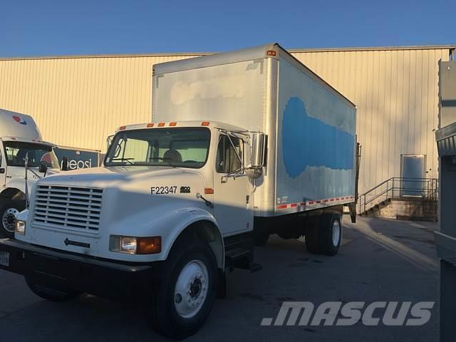 International 4900 Camiones con caja de remolque