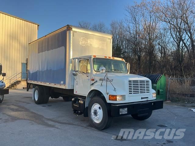 International 4900 Camiones con caja de remolque