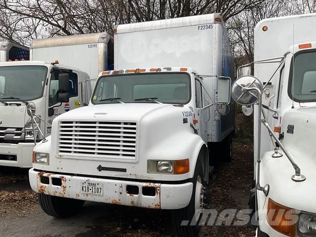 International 4900 Camiones con caja de remolque