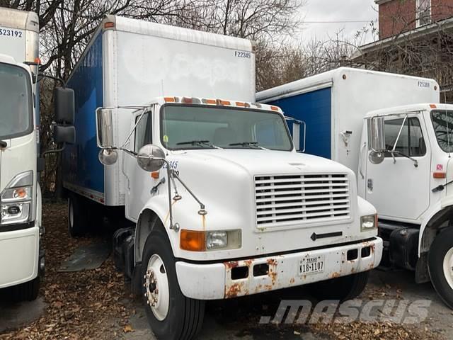 International 4900 Camiones con caja de remolque