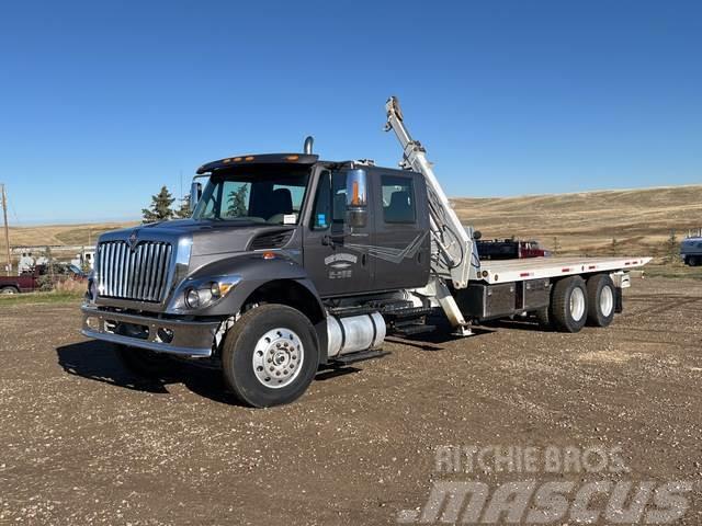 International 7500 Camiones de cama baja