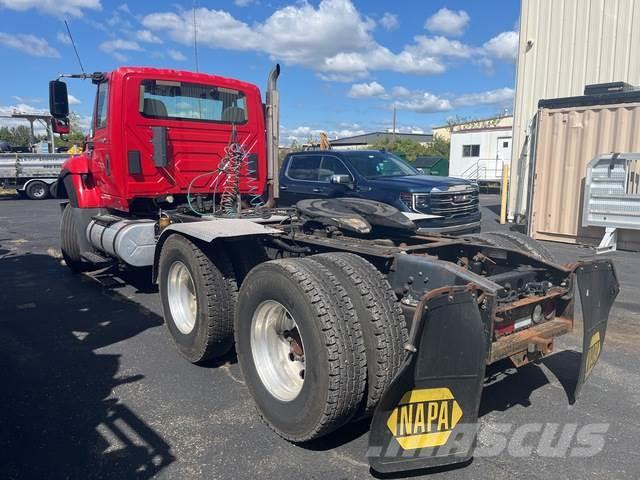 International 7600SBA Camiones tractor