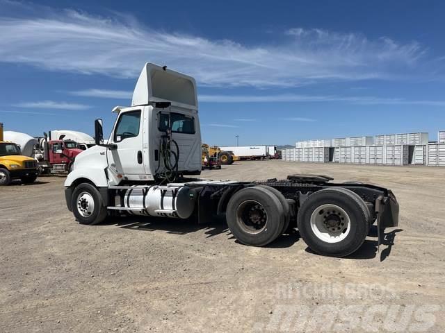 International LT625 Camiones tractor