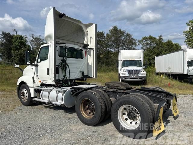 International LT625 Camiones tractor