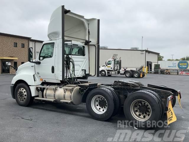 International LT625 Camiones tractor