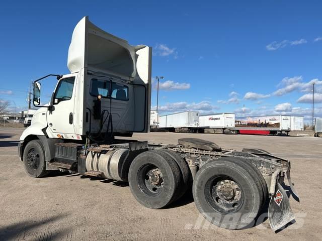 International RH613 Camiones tractor