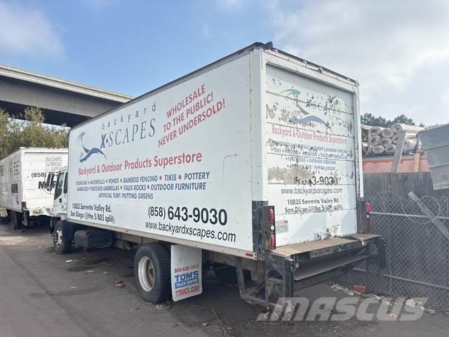 Isuzu FTR Camiones con caja de remolque