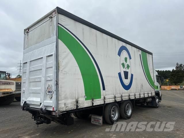 Isuzu FVR950M Camiones de caja de lona