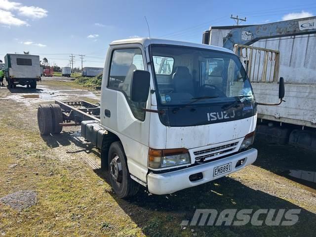 Isuzu NQR Otros