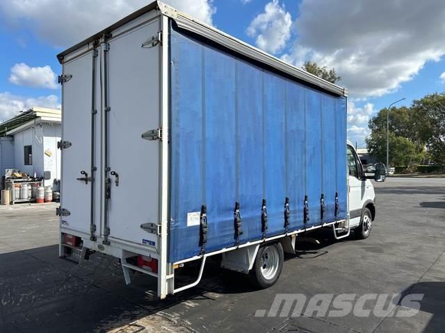 Iveco Daily Camiones de caja de lona