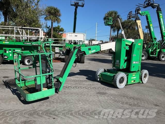 JLG E300AJ Plataformas con brazo de elevación manual